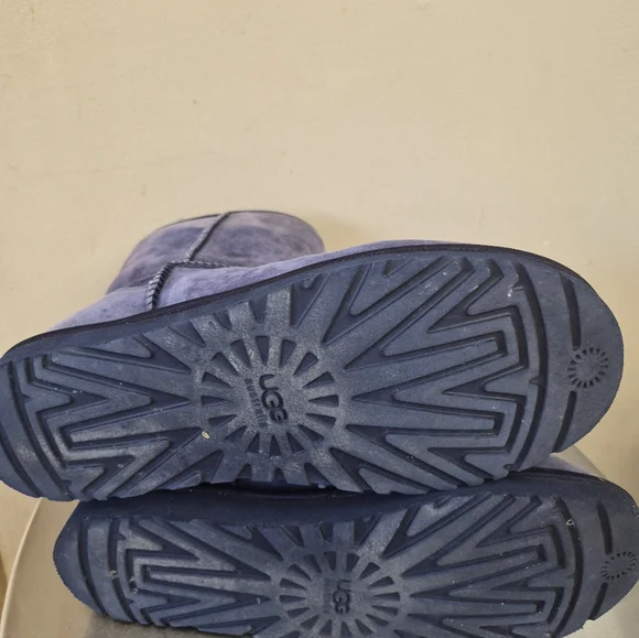 UGG Classic Short Swarovski Crystal Bow Boots - Picture 6 of 6